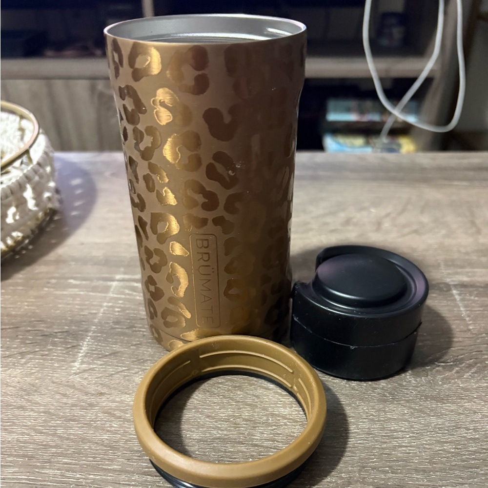 Brumate Can Cooler in Gold Leopard
